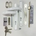 Замок на калитку из профнастила Kale 153U с ручкой RAL 9016 [транспортный белый](комплект)